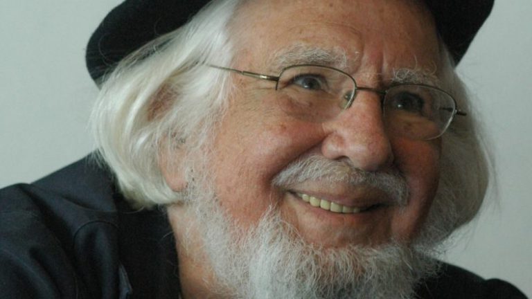 Ernesto Cardenal en siete pistas y tres libros