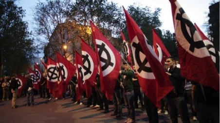 ¡Vuelve el fascismo!