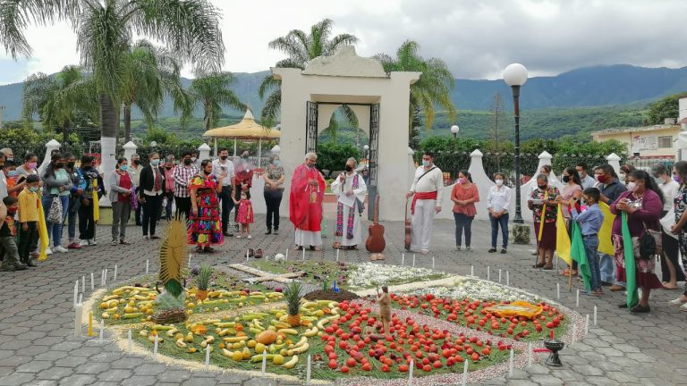 Oración a los cuatro rumbos del universo en el altar maya con motivo de mis 40 años de ministerio sacerdotal