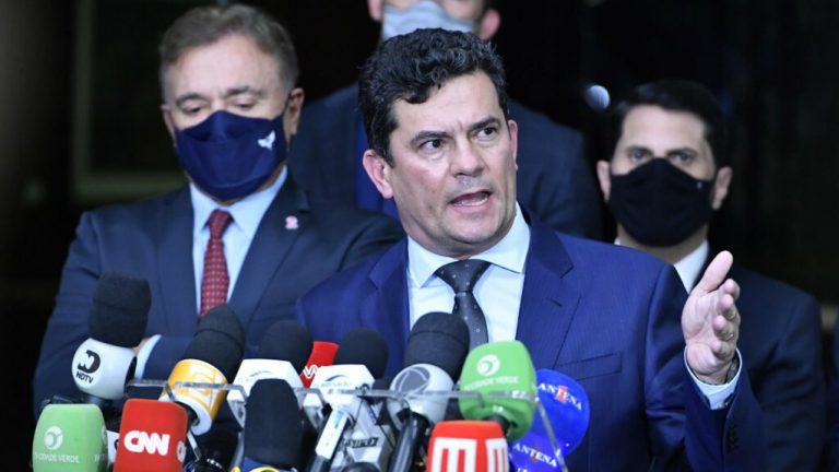 Basta de desgracias: el ex juez Moro, candidato