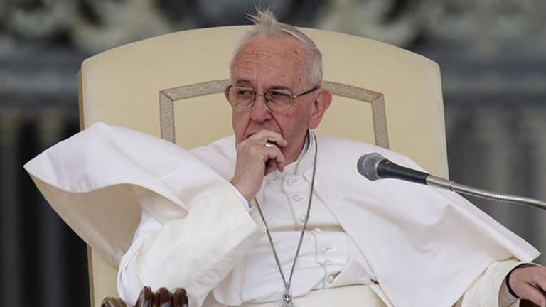 Ataques despiadados contra el Papa Francisco, “justo entre las naciones”
