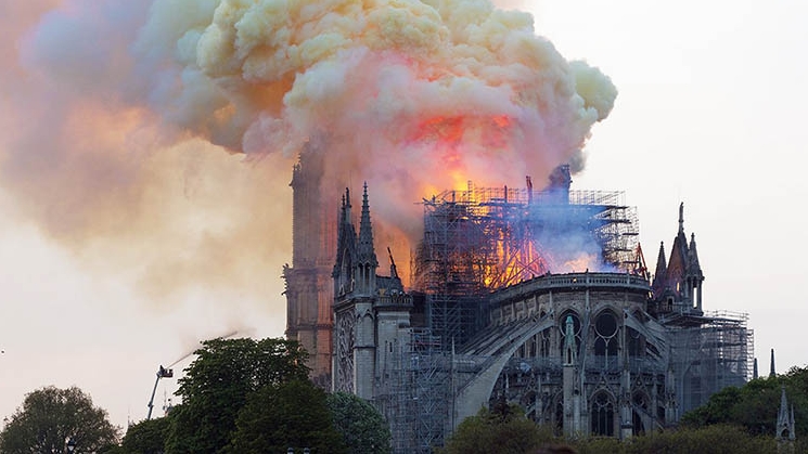 La Iglesia arde. Crisis del cristianismo hoy