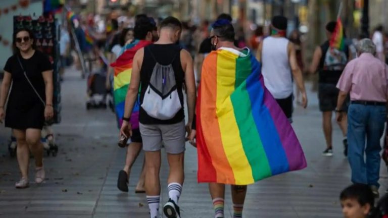 ¿Bendiciones clandestinas y humillantes a parejas homosexuales?