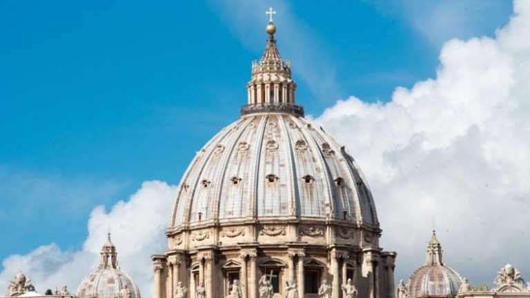 Respeto a la dignidad infinita, también dentro de la Iglesia