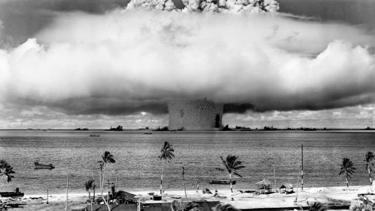 El riesgo de una guerra nuclear y un cielo blanco
