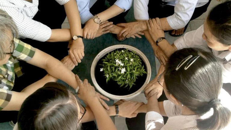 Cómo retrasar el fin del mundo: una espiritualidad ecológica
