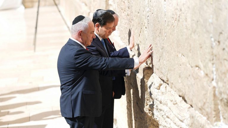 Profanación de Netanyahu y Marcos Rubio en el muro de las lamentaciones