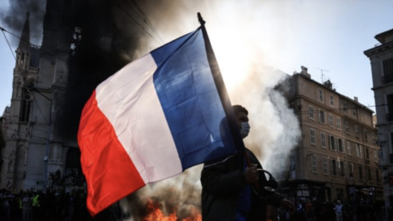 Francia arde mientras Europa hierve